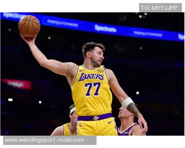 王仕鹏对东契奇失误态度不满呼吁积极退防减少负能量 王仕鹏对东契奇失误态度不满呼吁积极退防减少负能量